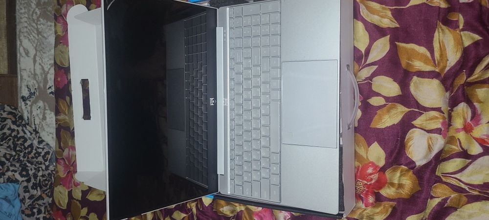 Noutbuk i7 kafolati bilan