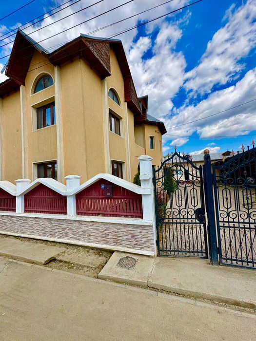 Casă de vânzare!
