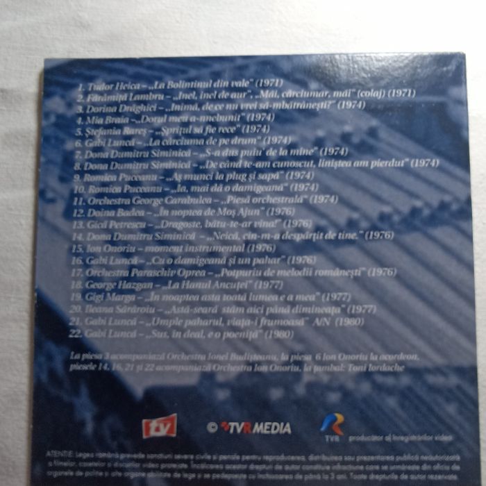 Două viniluri cu muzica românească și 3 CD  de colecție