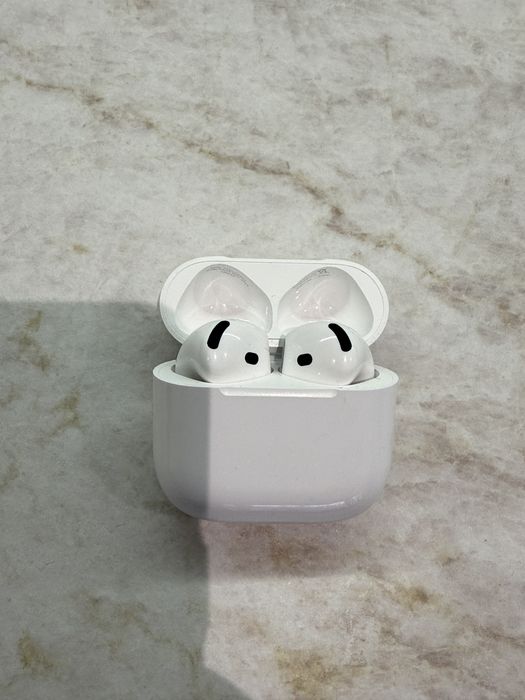 Apple AirPods 4. ANC
