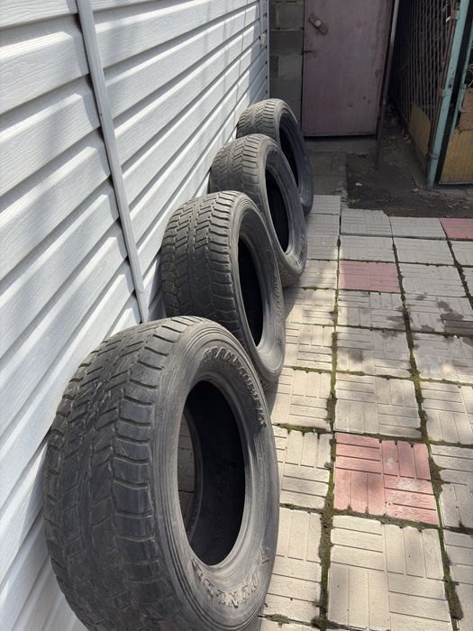 Продам шины б/у DUNLOP GRANDTREK