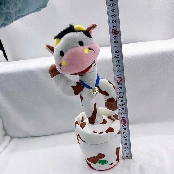 ЛОЛА - танцуващата и пееща Български песнички кравичка.