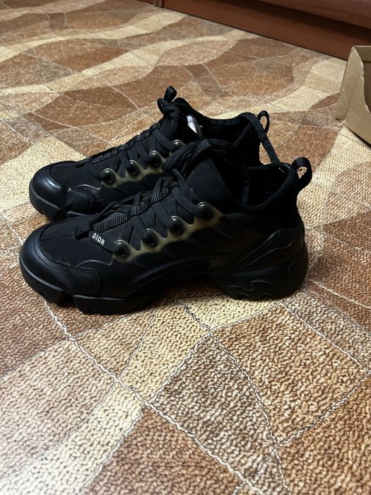 Кроссовки женские