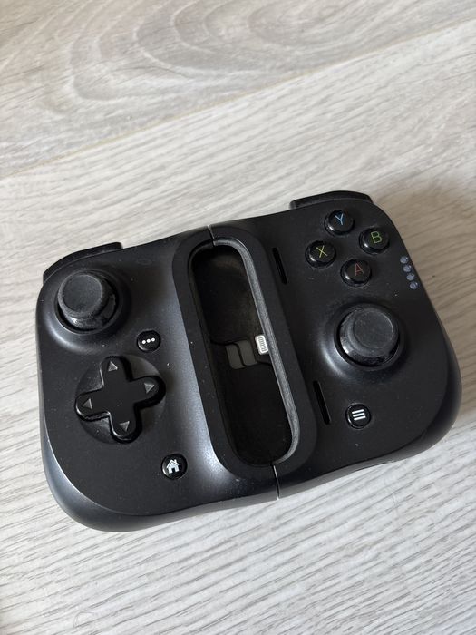 Razer Kishi (iPhone - Lightning port)