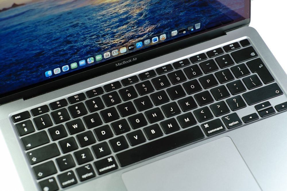 MacBook Air (M1, 2020)