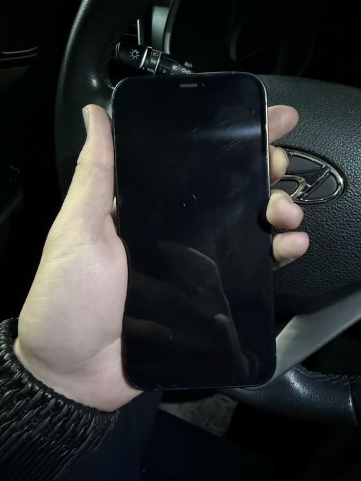 Iphone 12 без ремонта, без царапины, емкость 81%