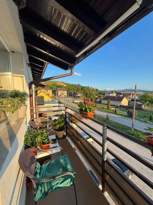 Vând apartament in Criseni