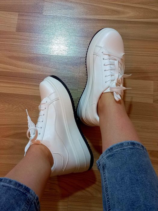 Кроссовки новинка хит сезона