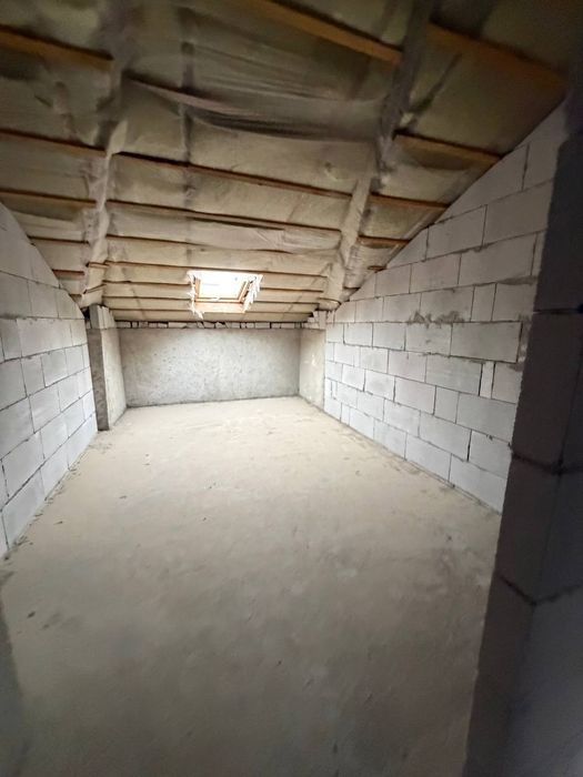 3хоналик мансарда крытый рынок 96квм