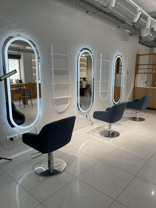 Vand 2 scaune coafor si 1 scafa CERIOTTI 10.000 lei