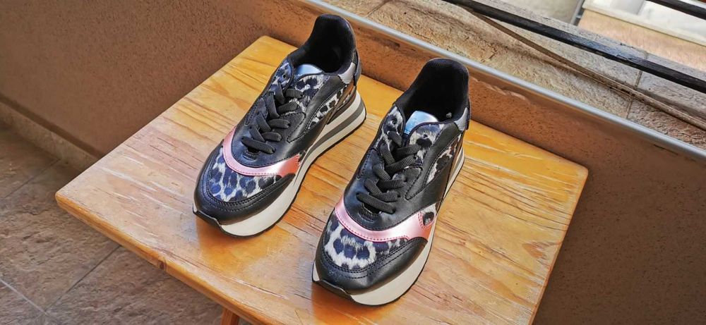 Оригинални маркови дамски маратонки BE BLUMARINE - 37 номер