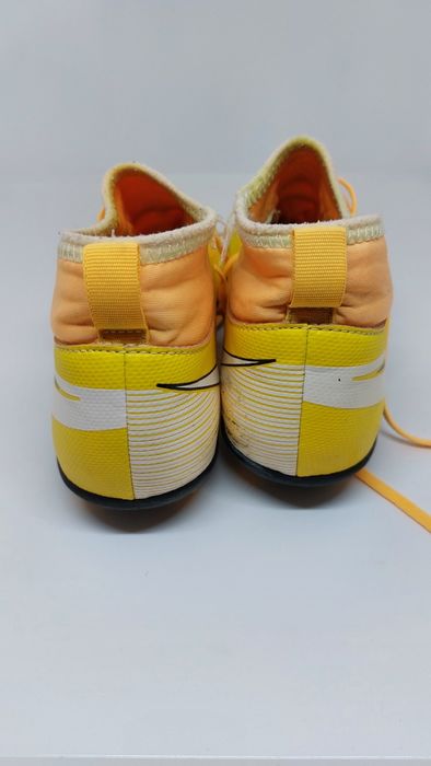 Детски футболни обувки бутонки Nike 35