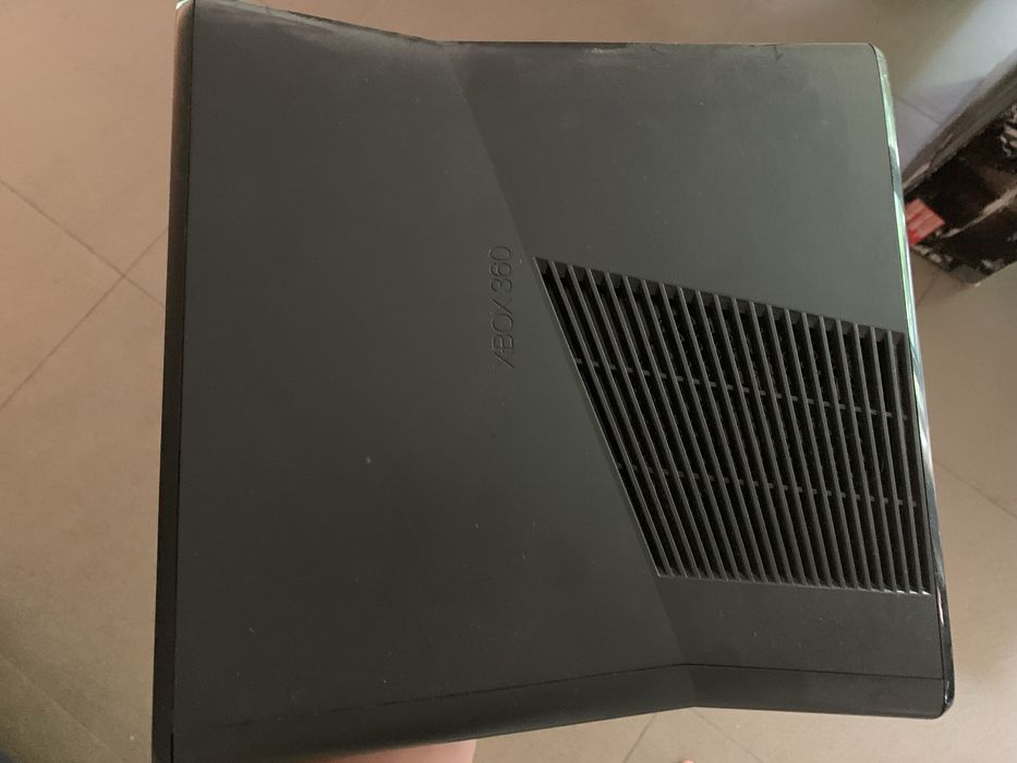 Pachet Xbox 360 Slim 250GB + Kinect + 4 Jocuri