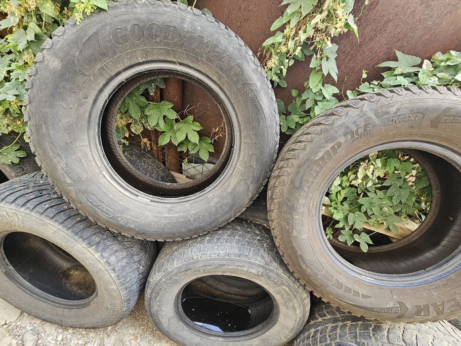 Шины 285/65 R17 хорошем состоянии