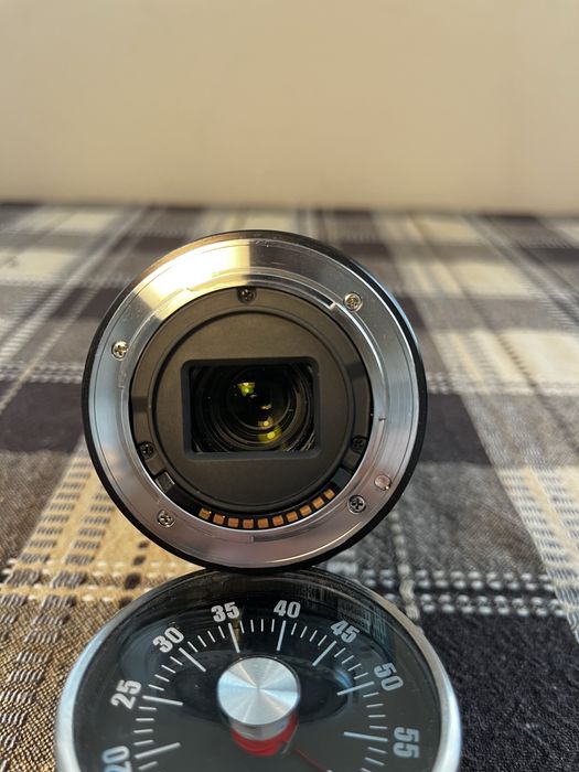 Обектив Sony 3.5-6.3f/18-200mm OSS със сенник