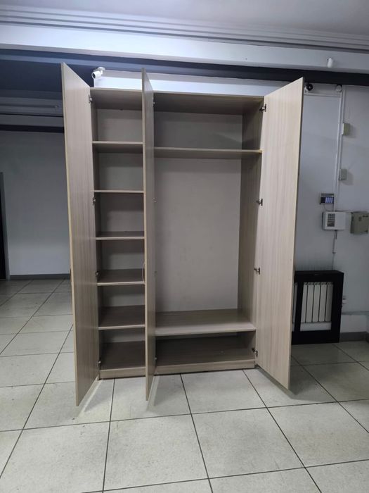 Продам два шкафа читать описание !