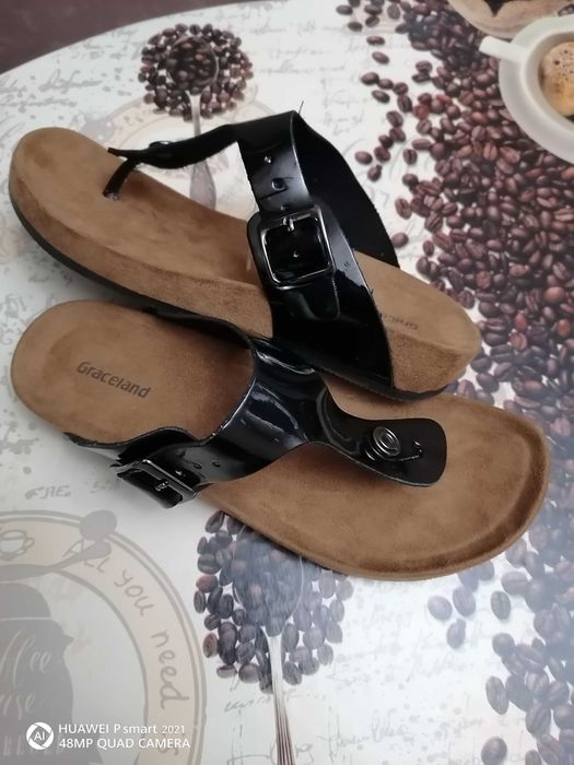 Маркови дамски чехли.