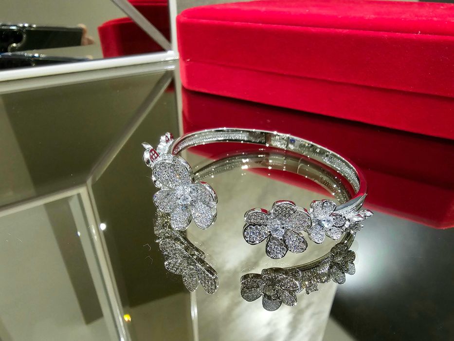 Van Cleef & Arpels VCA Silver 7 Flowers Frivole Diamond Дамска Гривна