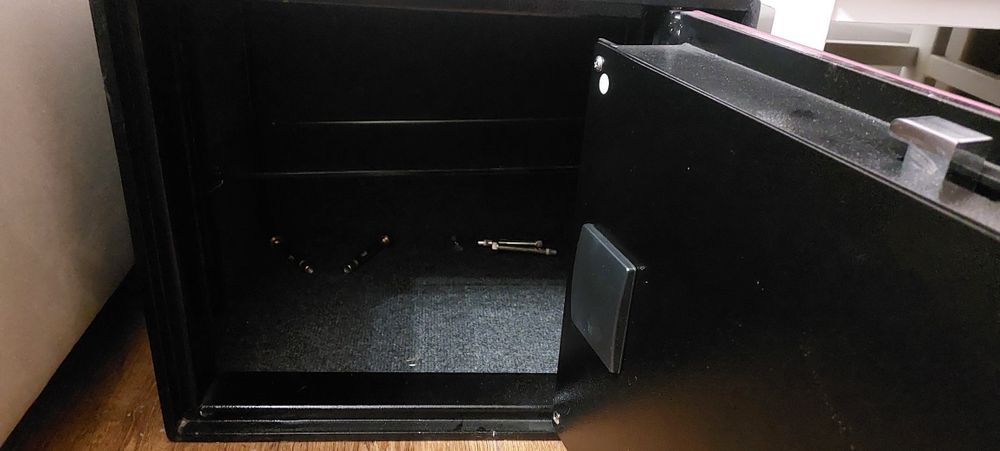 Продам сейф в отличном состоянии