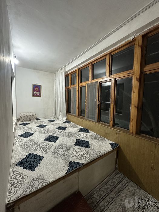 Chirchiq chinarada 2-xonali uy sótiladi narxi kelishiladi