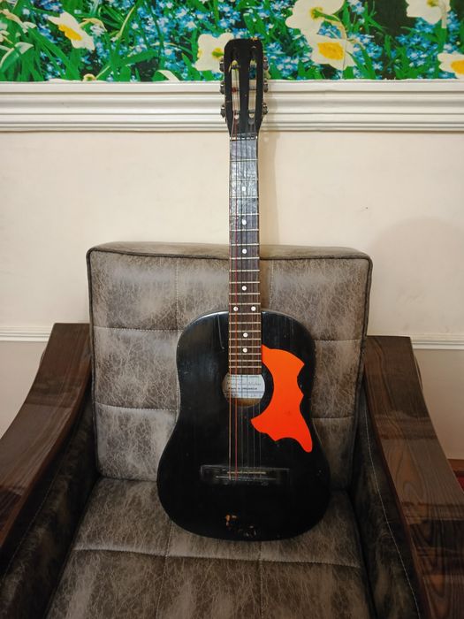 Gitara sotiladi holati alo