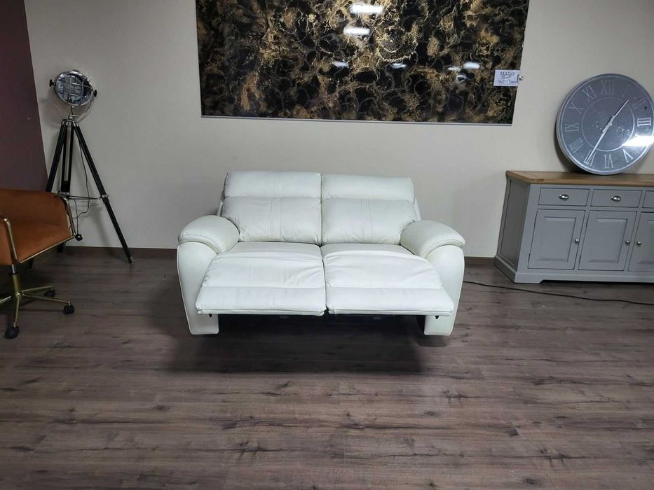 Бял кожен диван двойка La-z-boy с електрически релакс механизъм