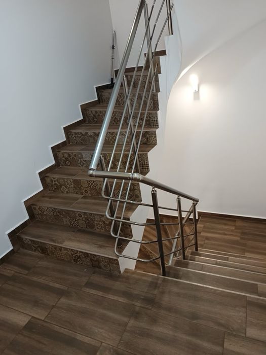 Алуминиеви и стъклени парапети