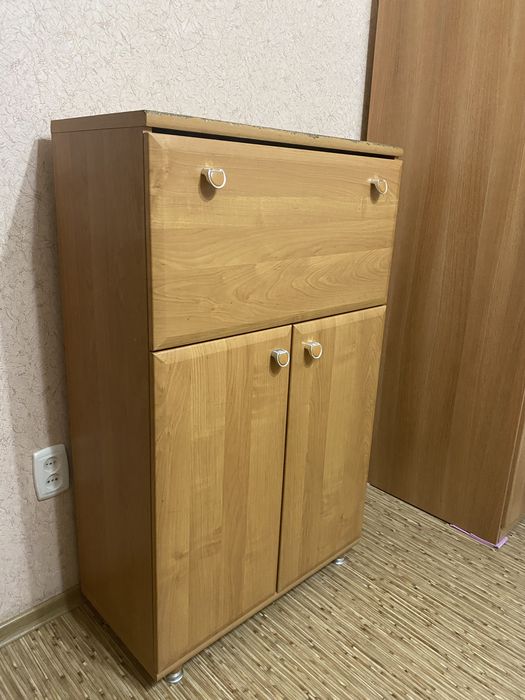 Аяқ-киім салатын шкаф.