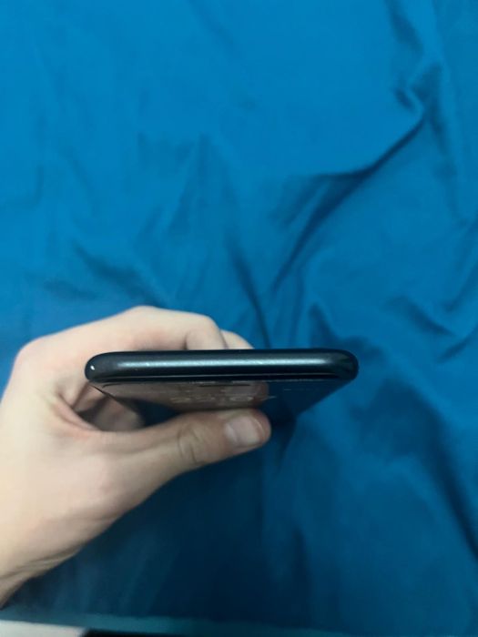 Iphone se generatia 2 zgarieturi doar folie display intact. 64 gb rom