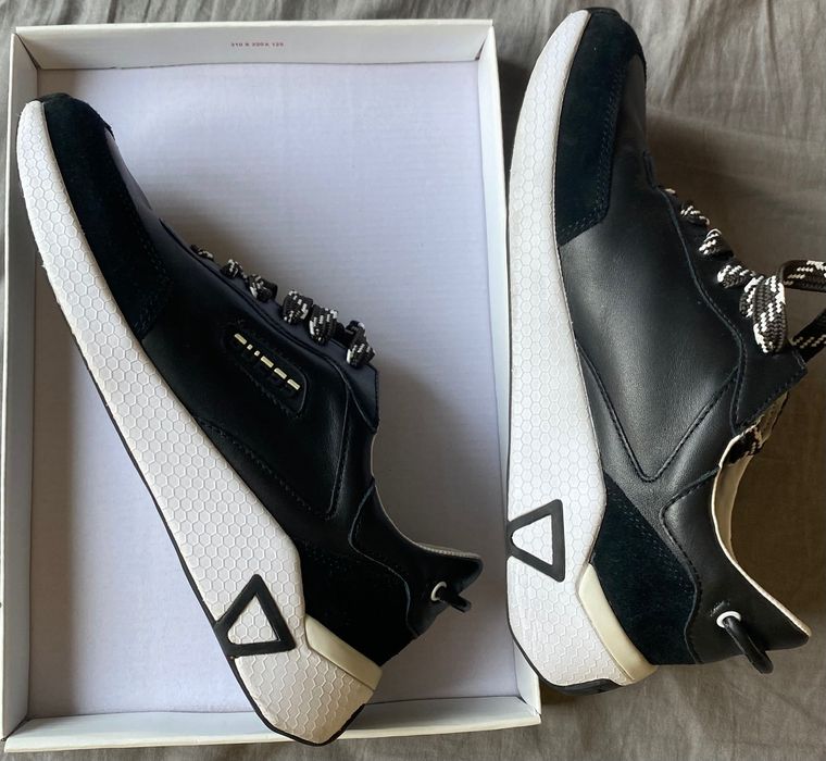 Спортно елегантни Guess