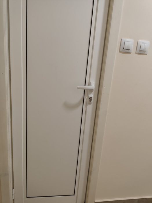 Продавам интериорни врати