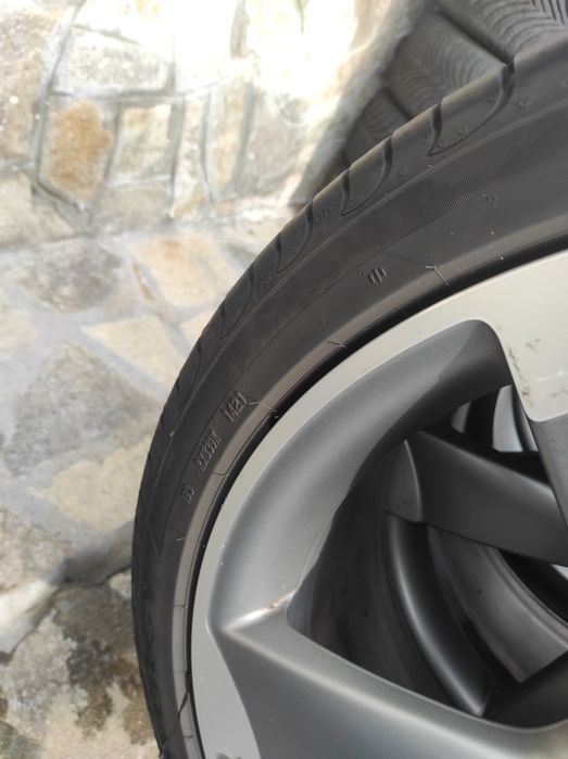 255/35/20 Pirelli