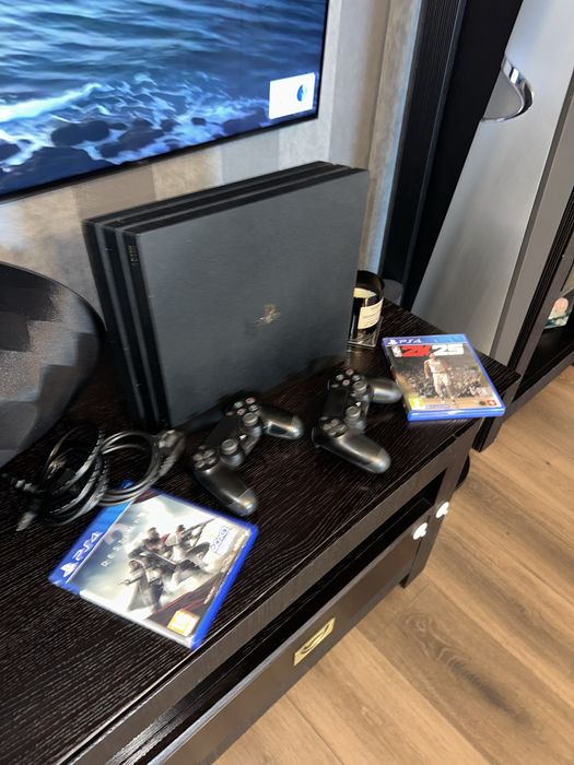 Consola PS PlayStation 4 PRO 1TB 2 controlere + 2 joc