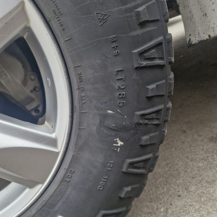 Продам комплект шин с дисками для внедорожника