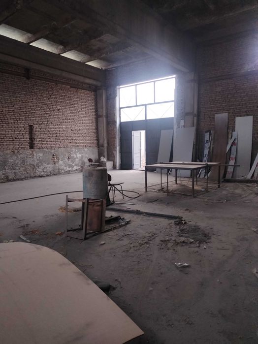 Noturar bino sotiladi