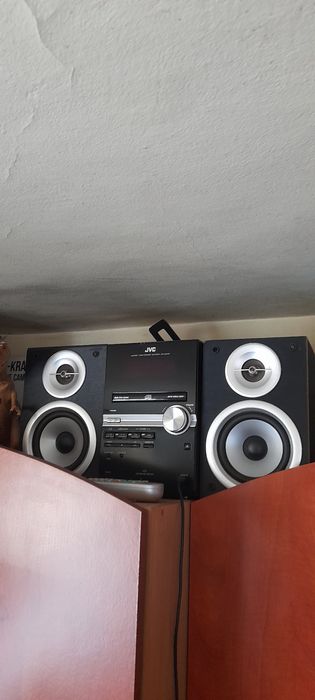 Vînd mini combina JVC