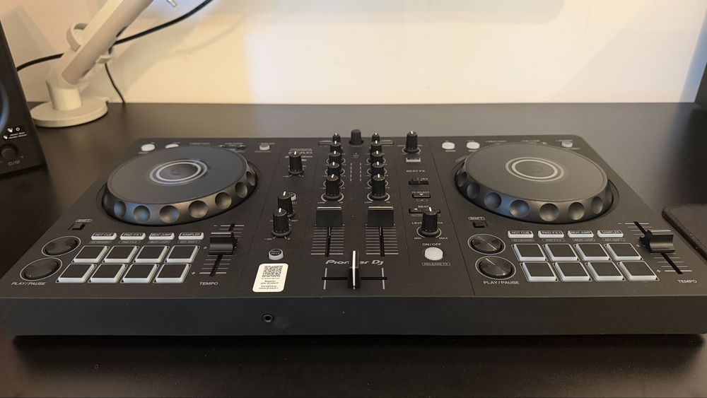 DJ контролер Pioneer DJ DDJ-FLX4