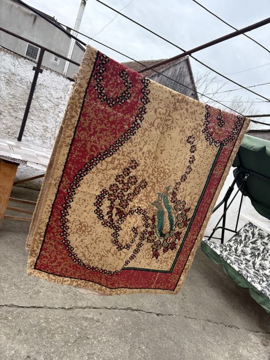 Covoare vechi in stare buna