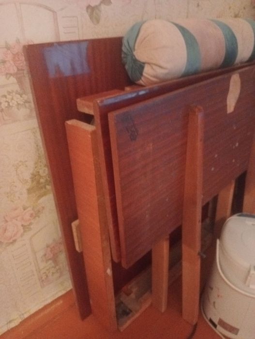 Стол б/у Советский,сервиз Luminarc