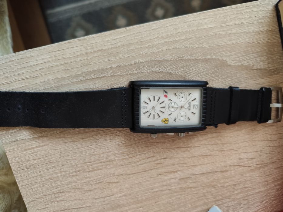 De vânzare ceas ferrari