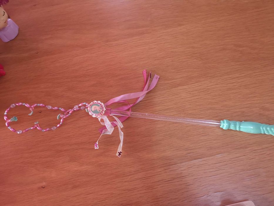 Елза и Ана/Frozen,Замръзналото -кукла,кутия,светеща пръчка,нова чанта