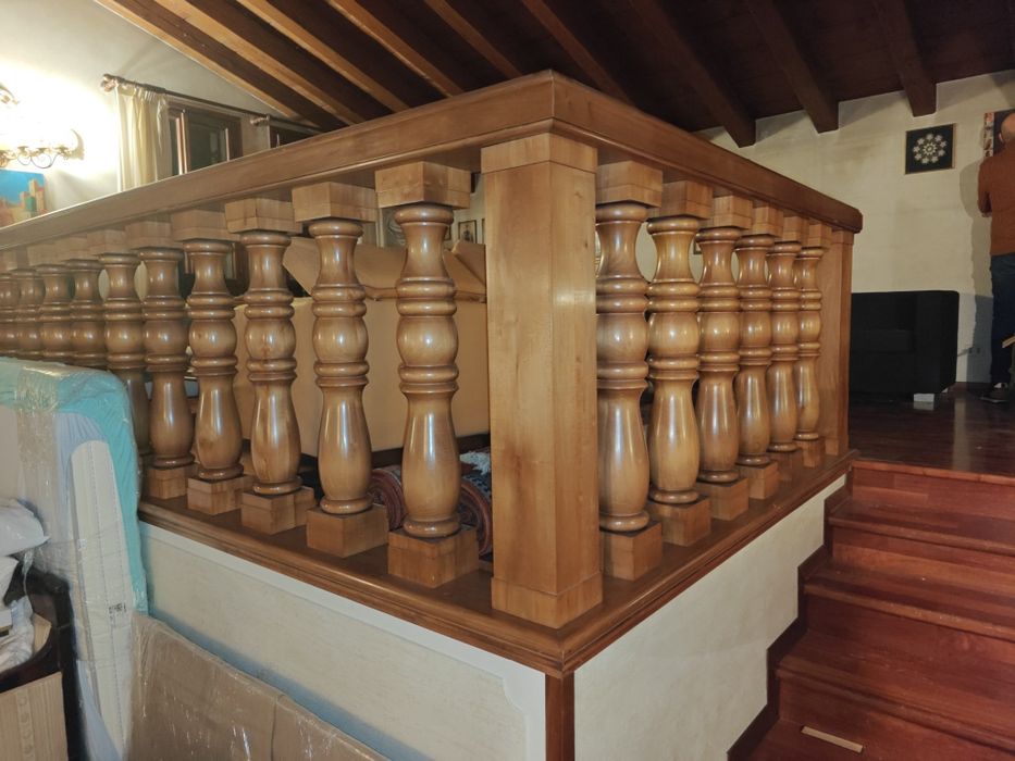 Продавам солиден дървен парапет