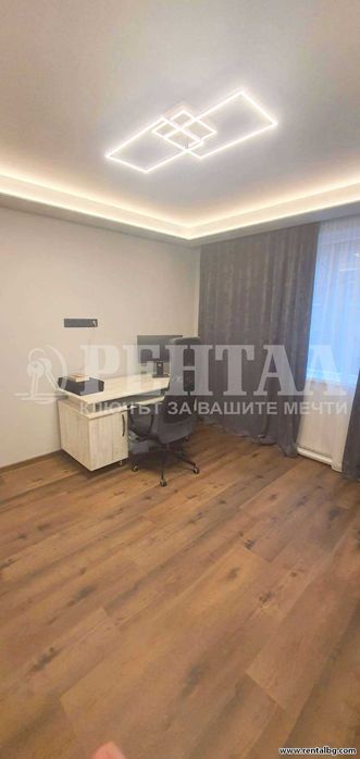 Дава се под наем Четиристаен апартамент в Пловдив, Център - 120 кв.м за 947.58 € - Снимка #9