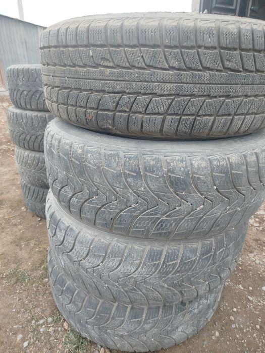 Қыстық дөңгелектер сатылады.