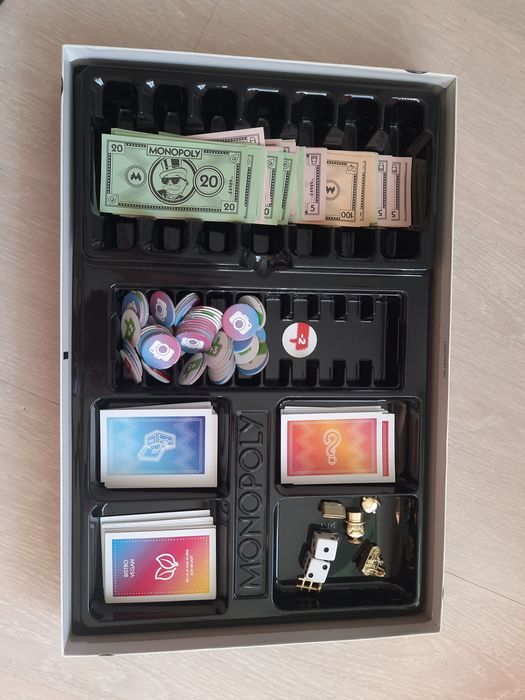 Joc de societate Monopoly for Millenials