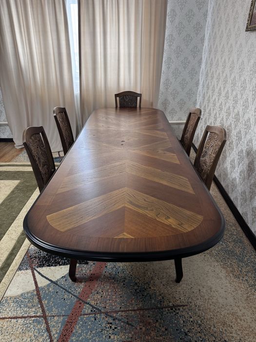 Продам стол гостинный