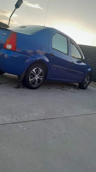 Vând logan 16 benzina și gaz