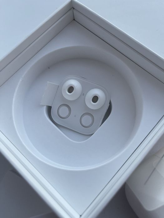 Продам оригинал Apple airpods PRO