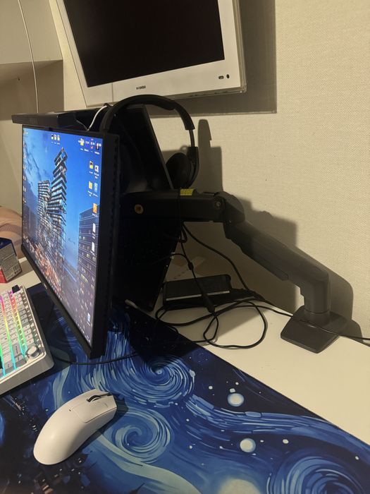 Монитор Full HD 200hz + кранштейн