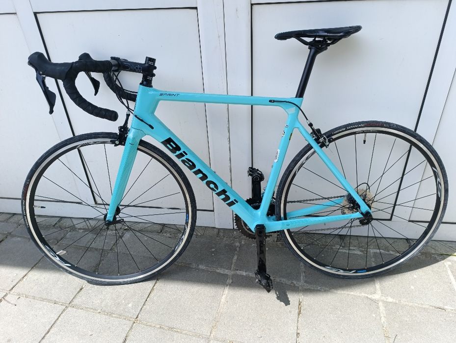 Карбонов шосеен велосипед Bianchi Sprint 105